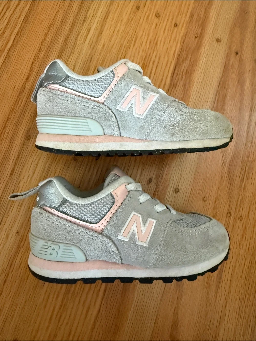 New Balance 574 Girls/Toddler, size 6.5, Gray and Pink Suede Sneaker
